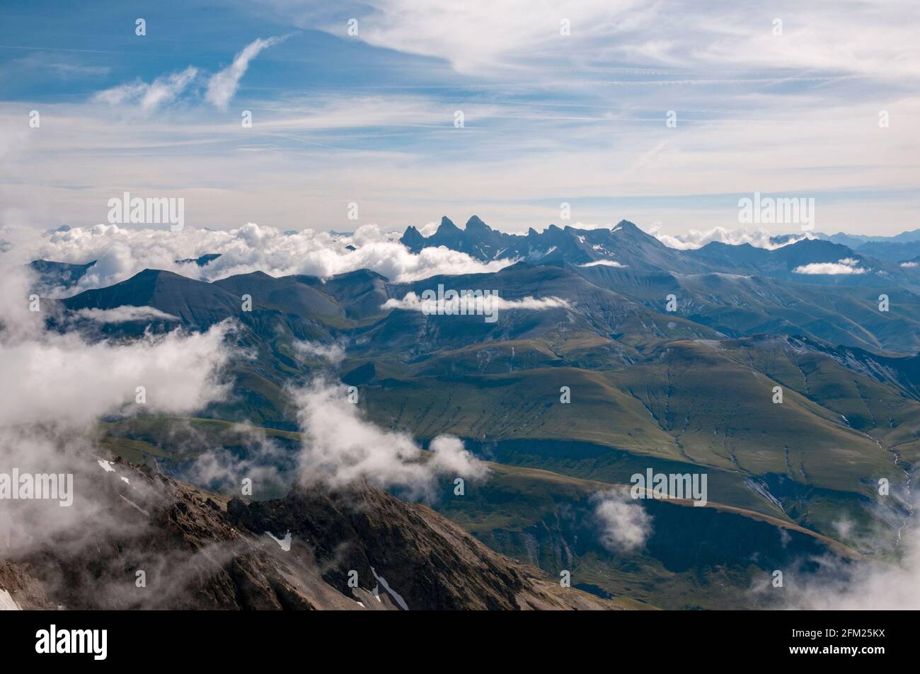 Panoramablick vom Gipfel des Pic Blanc (3330 M), Isere (38), Region Auvergne-Rhone-Alpes, Frankreich Stockfoto