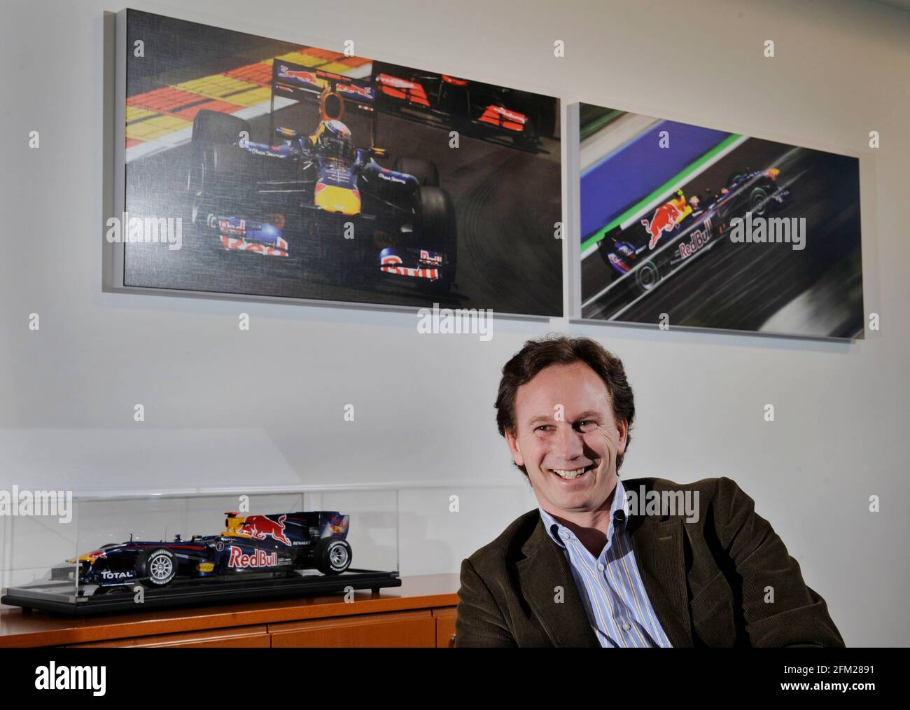 Christian Horner Teamchef des Red Bull F1 Racing Teams am Hauptsitz in Milton Keynes. 8/3/2011. BILD DAVID ASHDOWN Stockfoto