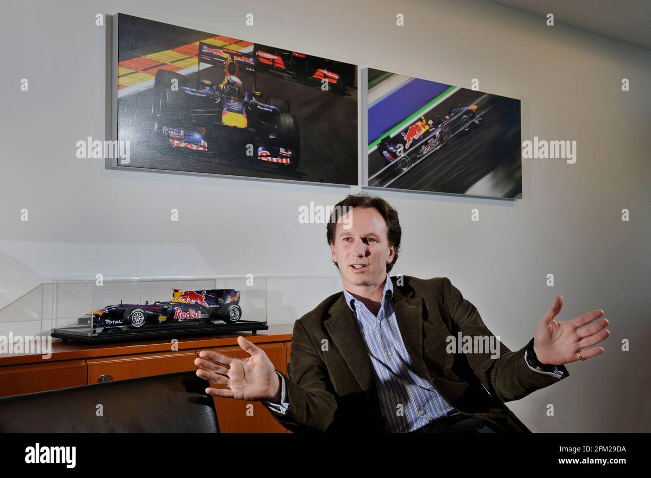 Christian Horner Teamchef des Red Bull F1 Racing Teams am Hauptsitz in Milton Keynes. 8/3/2011. BILD DAVID ASHDOWN Stockfoto