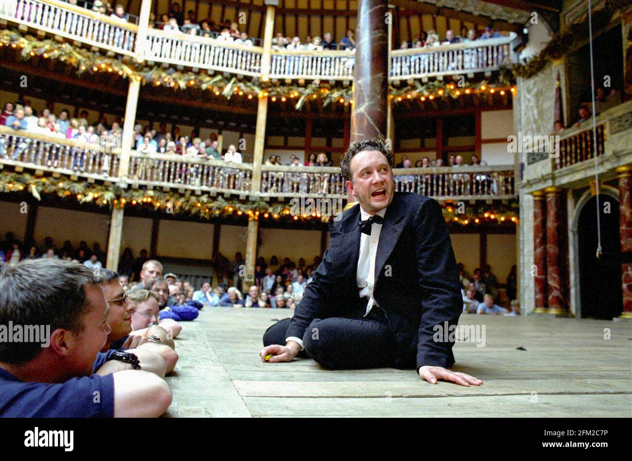 Jasper Britton (Macbeth) in MACBETH von Shakespeare im Shakespeare’s Globe, London SE1 05/06/2001 Design: Laura Hopkins Master of Play / Regie: Tim Carroll Stockfoto