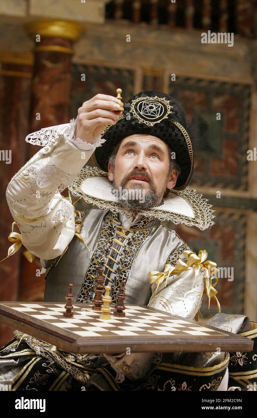 Mark Rylance (Prospero) im STURM von Shakespeare im Shakespeare's Globe, London SE1 18/05/2005 Master of Play / Regie: Tim Carroll Stockfoto