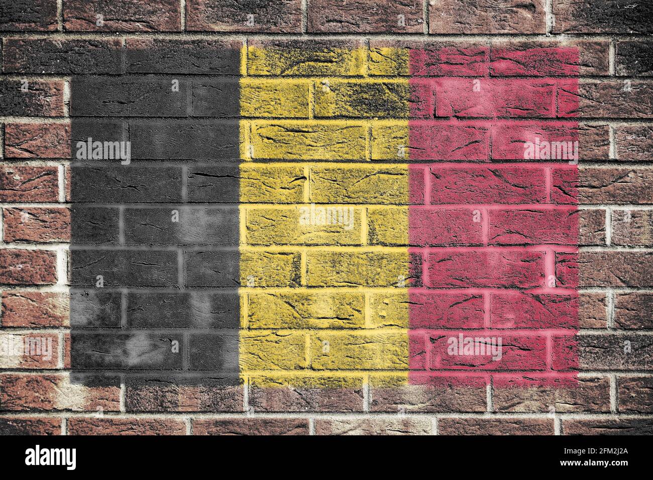 Belgien Flagge auf einem Backsteinmauer Hintergrund Stockfoto