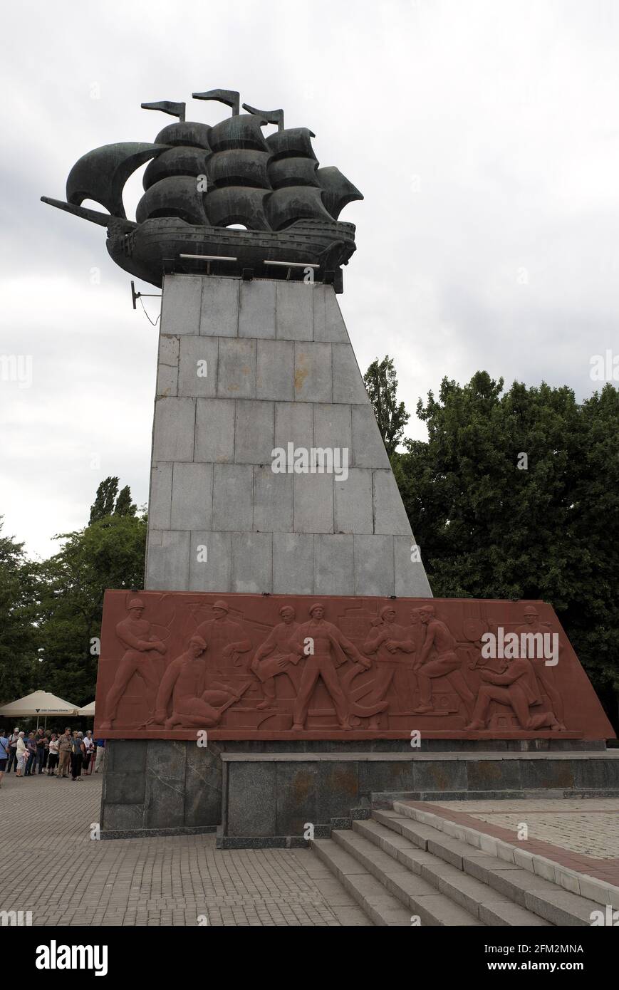 Denkmal für die Schiffsbauer, Cherson („die Wiege der Schwarzmeerflotte“), Fluss Dnjepr, Ukraine. Stockfoto