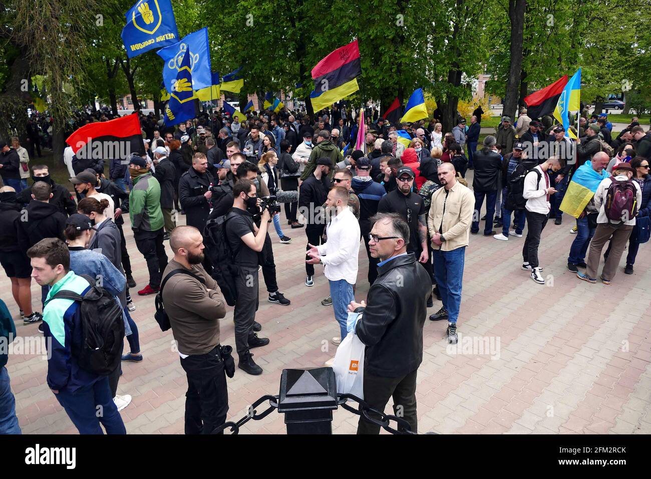 Non Exclusive: ODESA, UKRAINE - 2. MAI 2021 - während des Marsches der Verteidiger der Stadt am 7. An werden Aktivisten auf dem Soborna-Platz versammelt Stockfoto