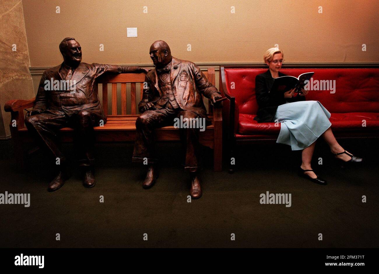 „DIE VERBÜNDETEN“, DIE FRANKLIN D. ROOSEVELT UND SIR WINSTON CHURCHILL DARSTELLEN. VON LAWRENCE HOLOFCENER. ¿15,000 bis¿20,000 Stockfoto