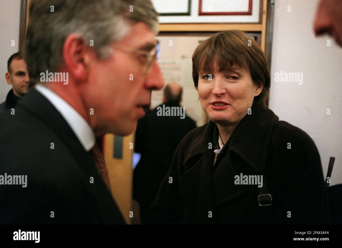 Harriet Harman MP February 99Bei eskortierte durch das Deynsford Anwesen In camberwell im Süden londons mit Innenminister Jack Straw Stockfoto