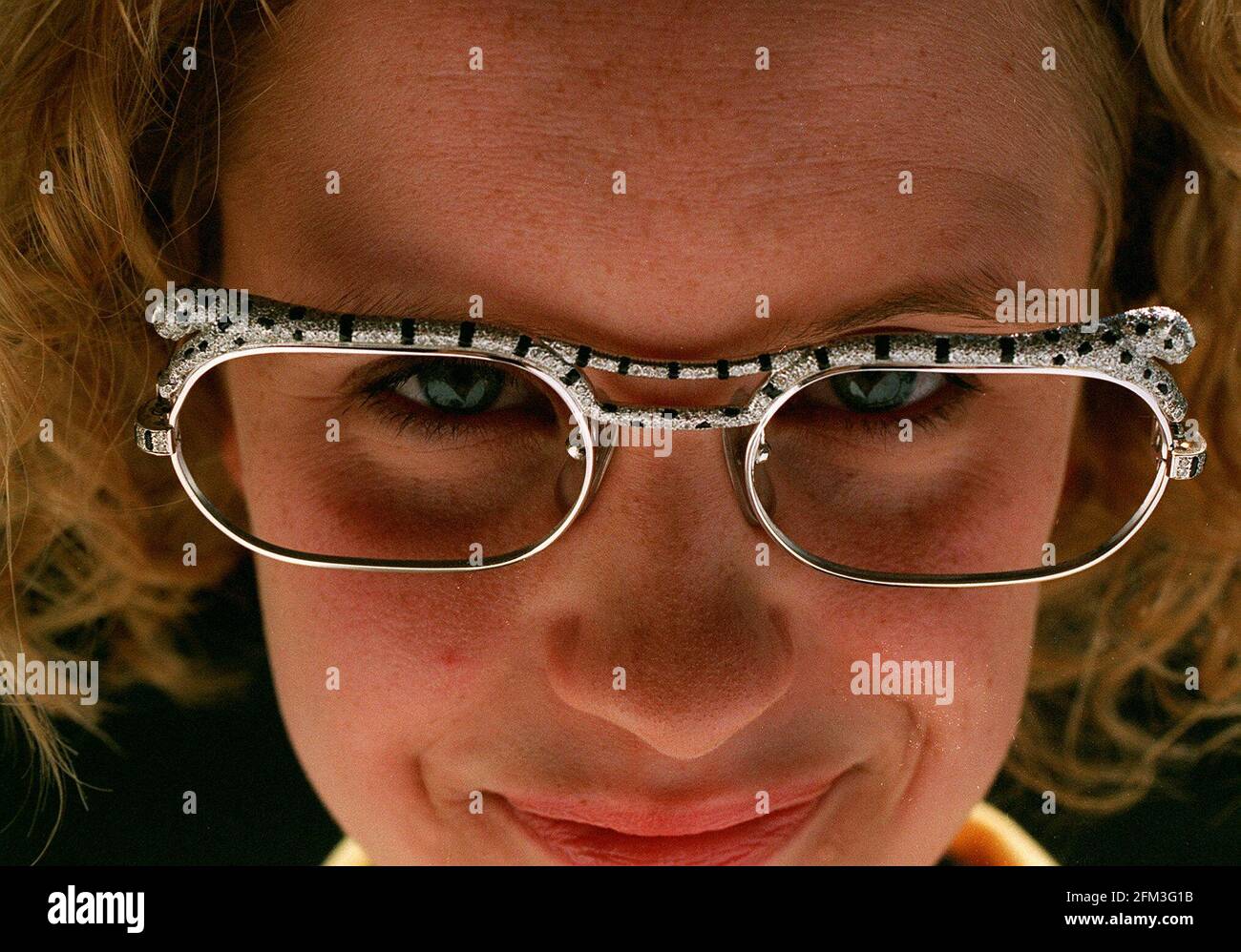 Brille von Cartier 1997Modell trägt teure Brille im Wert von ¿70,000 Stockfoto