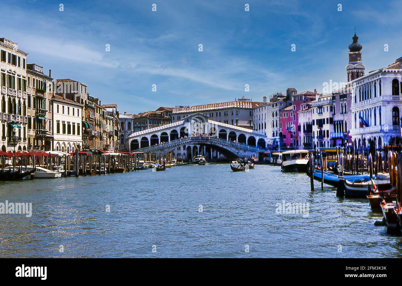 Die Rialtobrücke - Rialtobrücke in Venedig Italien Stockfoto