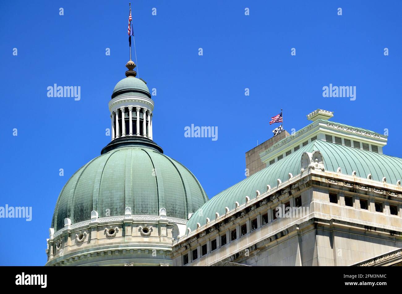 Indianapolis, Indiana, USA. Die Kuppel und die Dachlinie am Indiana State Capitol Building. Stockfoto