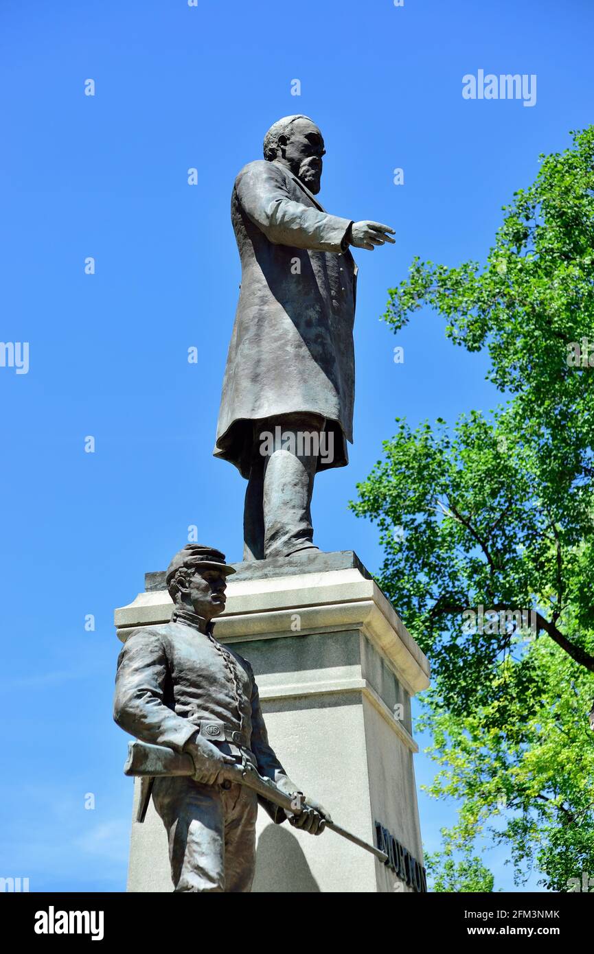 Indianapolis, Indiana, USA. Die Statue von Oliver Morton auf dem Gelände des Staatskapitolgebäudes. Stockfoto