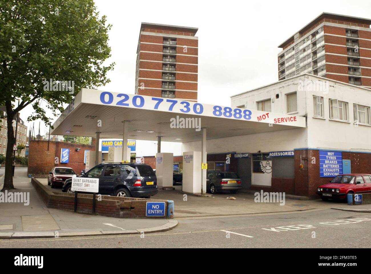 Geschlossene Tankstellen... Saint Barnabas Street, SW 1 pic David Sandison Stockfoto