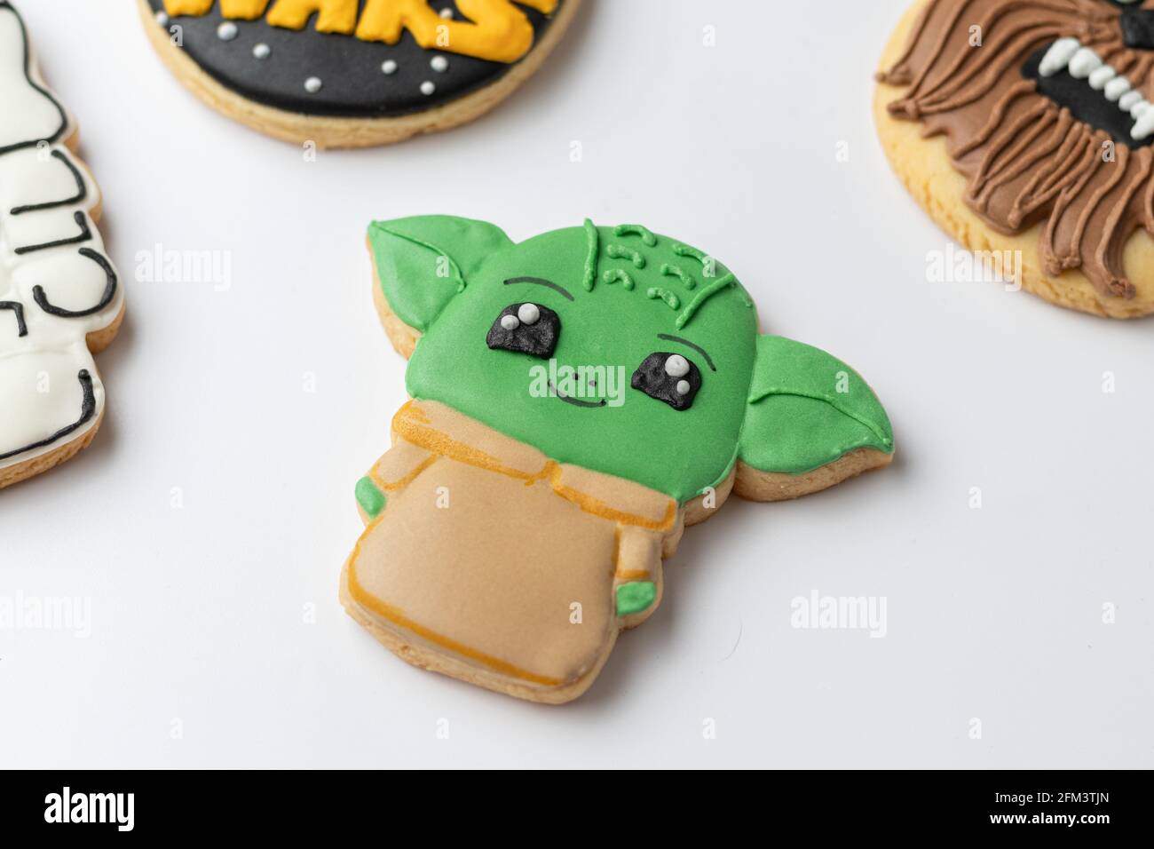 Nahaufnahme eines yoda-Babys auf weißem Hintergrund. Stockfoto