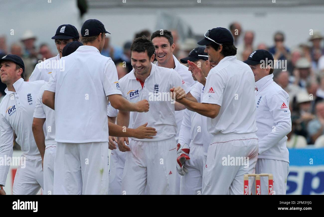 CRICKET ENGLAND V PAKISTAN 1. TEST BEI TRENT BRIDGE 2. TAG 30/7/2010. AMER ZU OFF ANDERSON. BILD DAVID ASHDOWN Stockfoto