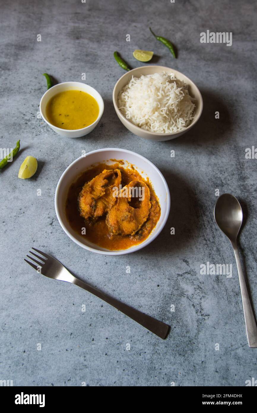 Rohu fischt Masala oder ein indisches Gericht. In der Regel mit gedämpftem Reis und gelben Hülsenfrüchten serviert. Stockfoto