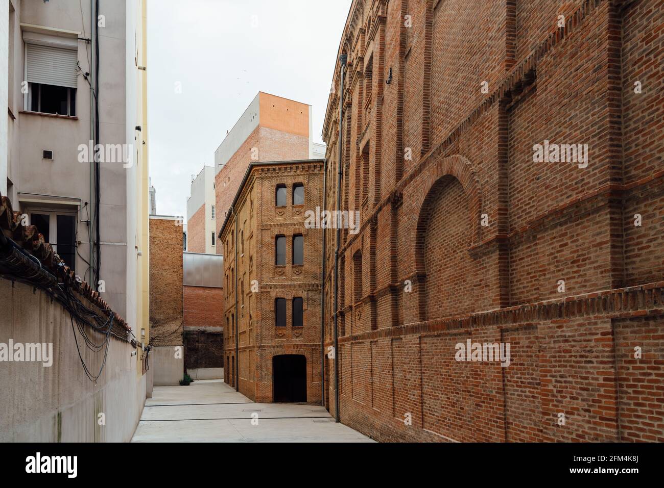 Madrid, Spanien - 1. Mai 2021: Das Beti Jai Fronton in Madrid. Es ist ein Sportort im Neo-Mudejar-Stil, der letzten überlebenden baskischen Pelota aus dem 19. Jahrhundert Stockfoto