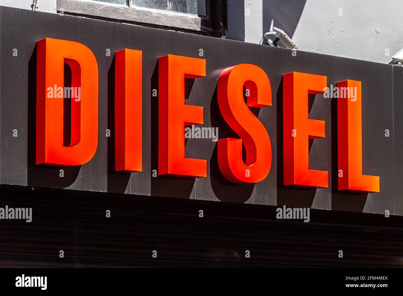 Schild des Diesel-Bekleidungsunternehmens in Cork, Irland. Stockfoto