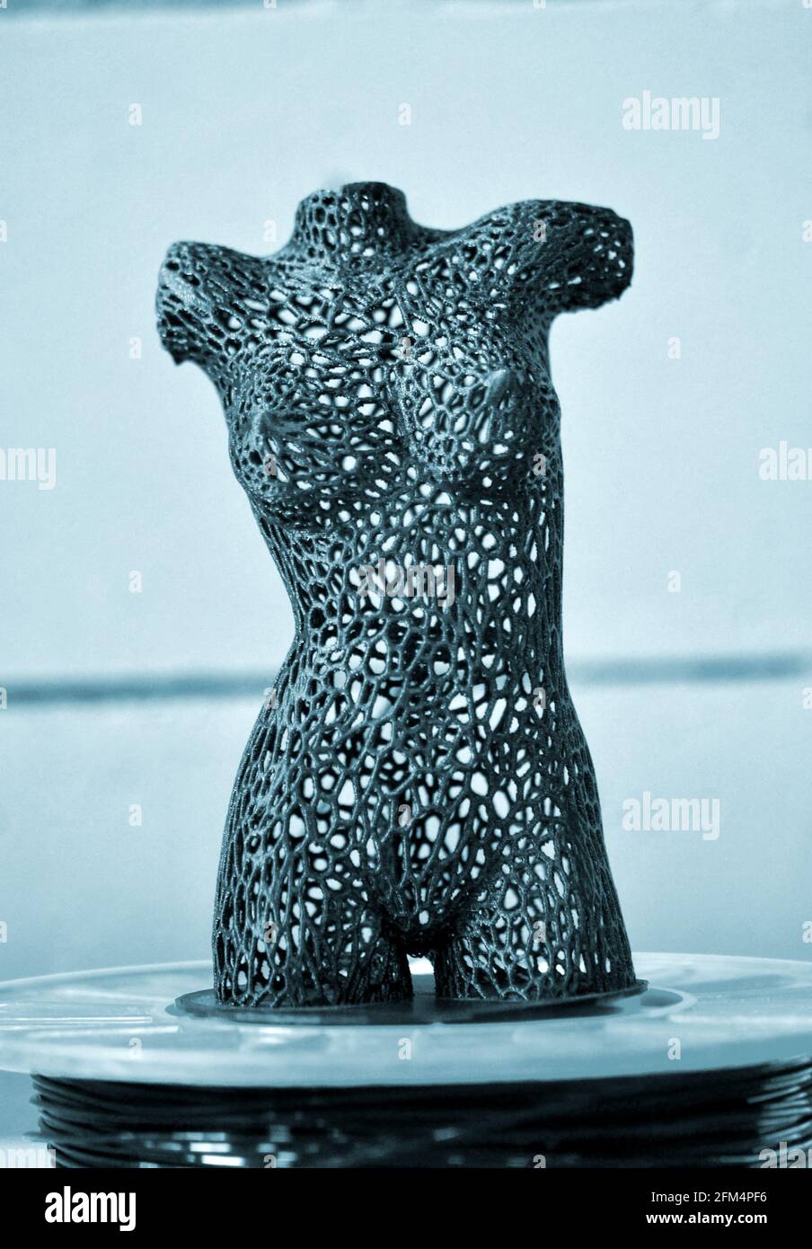 Der automatische dreidimensionale 3d-Drucker führt Kunststoff aus. Stockfoto