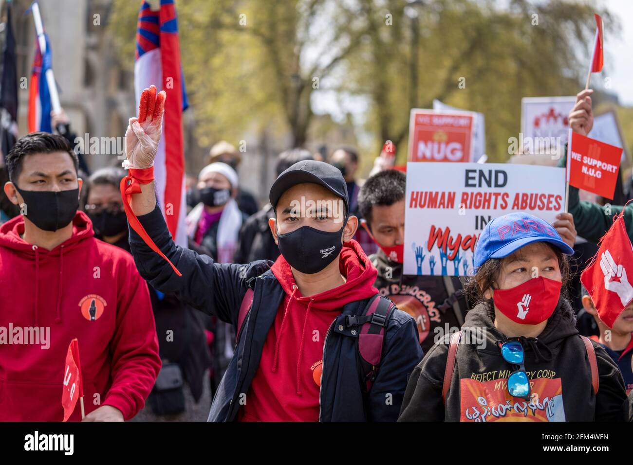 LONDON, Großbritannien – 02/05/21: Wir unterstützen Demonstranten der NUG marschieren zur Unterstützung der Regierung der Nationalen Einheit von Myanmar. Protest nach dem jüngsten Militärputsch Stockfoto