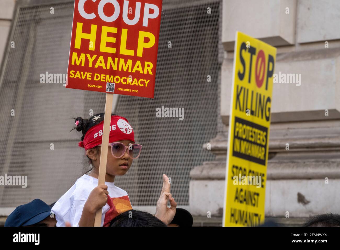 LONDON, Großbritannien – 02/05/21: Wir unterstützen Demonstranten der NUG marschieren zur Unterstützung der Regierung der Nationalen Einheit von Myanmar. Protest nach dem jüngsten Militärputsch Stockfoto