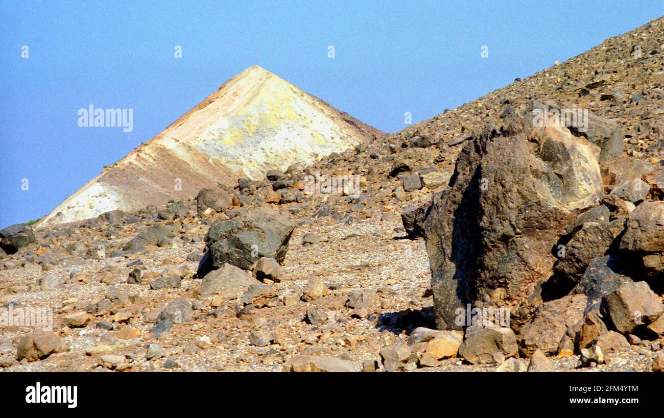 Vulcano auf einer eolischen Insel mit Mondlandschaft Stockfoto