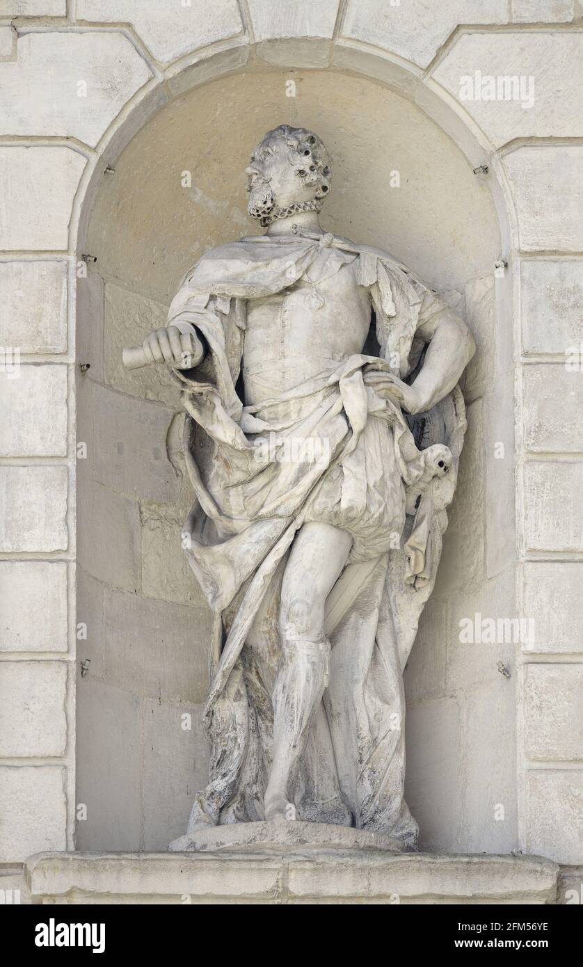 London, England, Großbritannien. Statue von König James I. (John Bushnell) - Temple Bar Gate (Sir Christopher Wren, 1672 - Verlegung auf den Pamernoster Square, 1880) Stockfoto