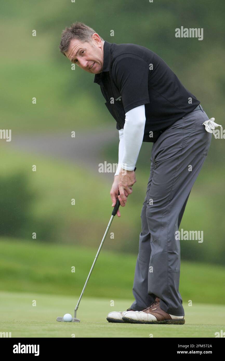 Der ehemalige Wales Rugby International Jonathan Davies OBE spielt Golf Stockfoto