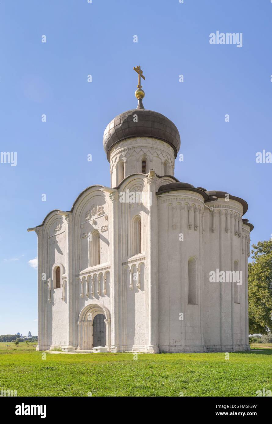 Die Kirche von der Fürsprache der Heiligen Jungfrau an der Nerl River. Bogolyubovo. Oblast Wladimir, Russland. Stockfoto