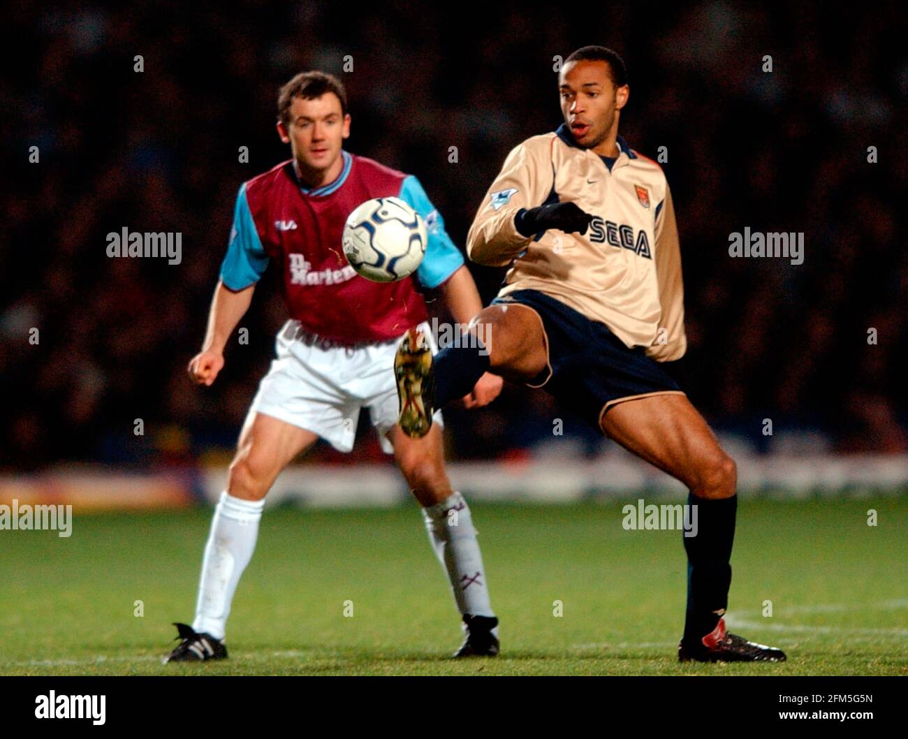 WEST HAM V ARSENAL 15/12/2001 BILD DAVID ASHDOWN FUSSBALL Stockfoto