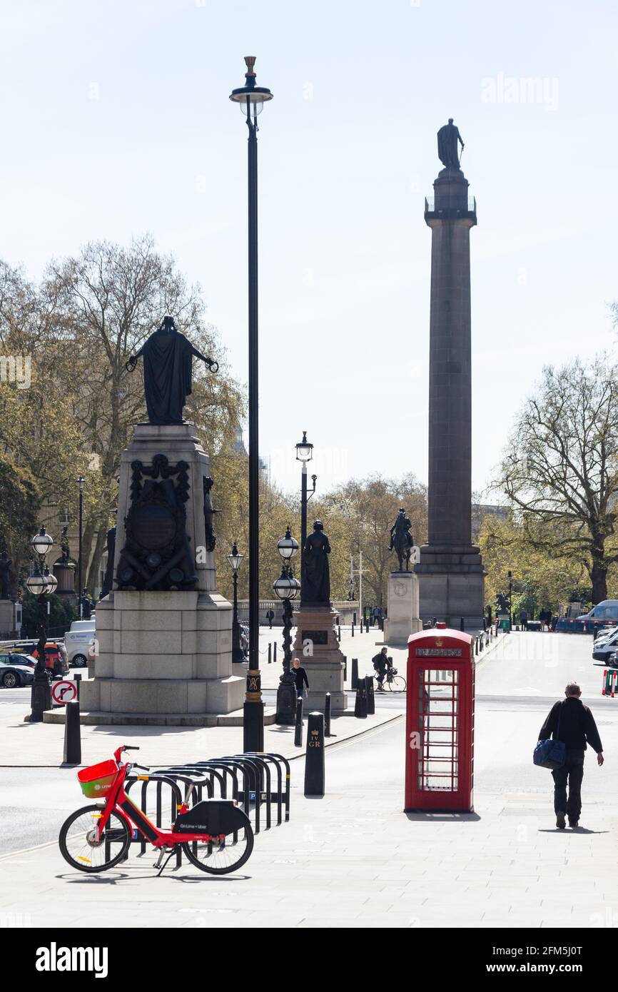 Wachen Krimkrieg und Edward VII Gedenkstatuen, Waterloo Place, St James's, City of Westminster, Greater London, England, Vereinigtes Königreich Stockfoto