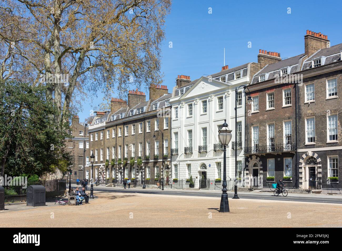 Georgianische Stadthäuser und Gärten, Bedford Square, Bloomsbury, London Borough of Camden, Greater London, England, Vereinigtes Königreich Stockfoto