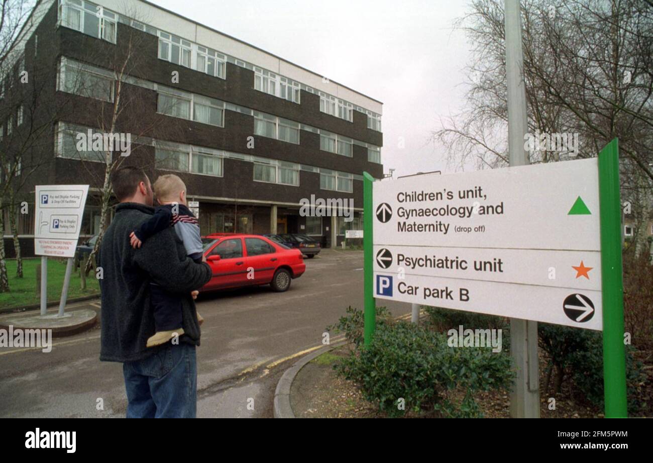 UNTERSUCHUNG VON TODESFÄLLEN BEI KINDERN IM WEXHAM PARK HOSPITAL, SLOUGH. BILD IM HINTEREN TEIL DES KRANKENHAUSES Stockfoto