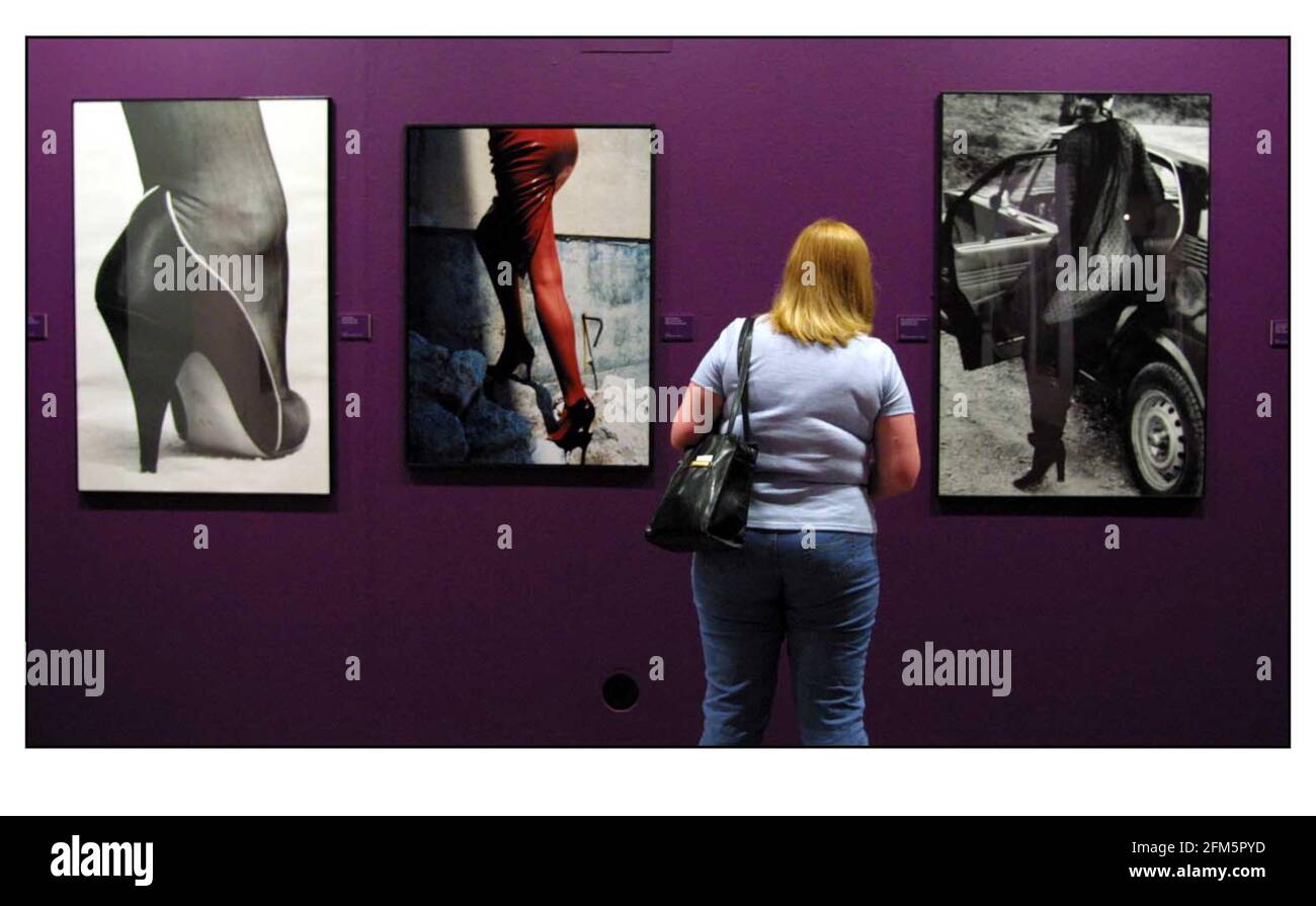 Eine Ausstellung des Fotografen Helmut Newton in der Barbican Gallery. Stockfoto