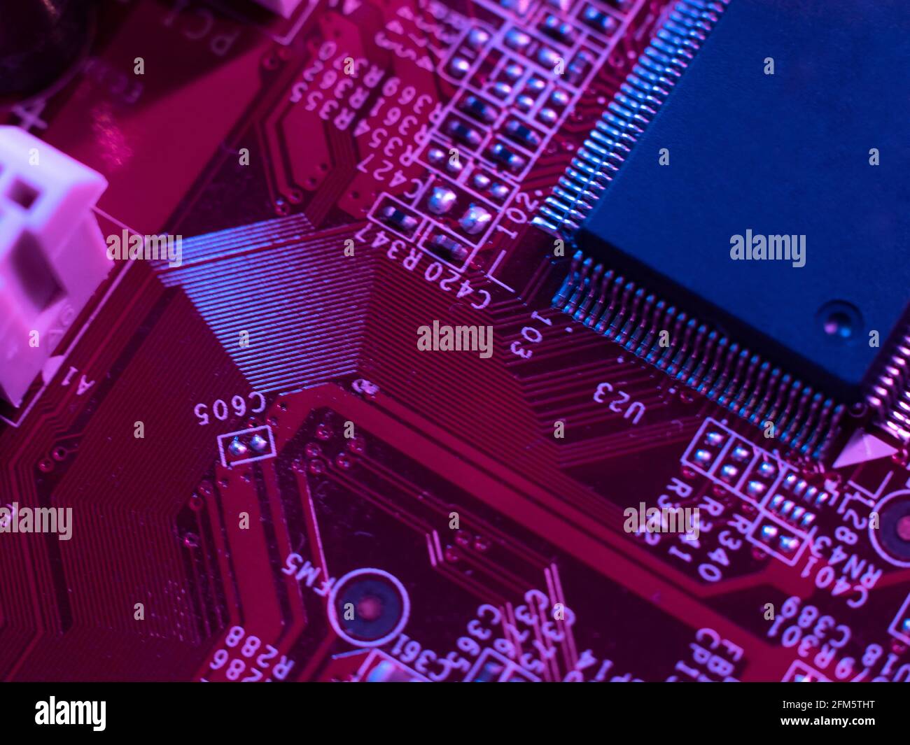 Mikrochips, Computerboards, Nahaufnahme, geringe Schärfentiefe, technologischer Hintergrund. Stockfoto