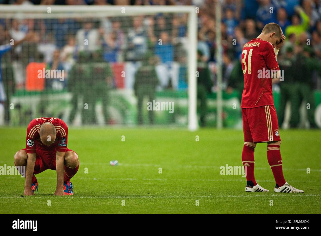 MŸnchen 19.05.2012, Fu§Ball Trauerbild: Arjen Robben (FCB) und Bastian Schweinsteiger (FCB) FC Bayern MŸnchen - FC Chelsea London Copyright (nur fŸr Stockfoto