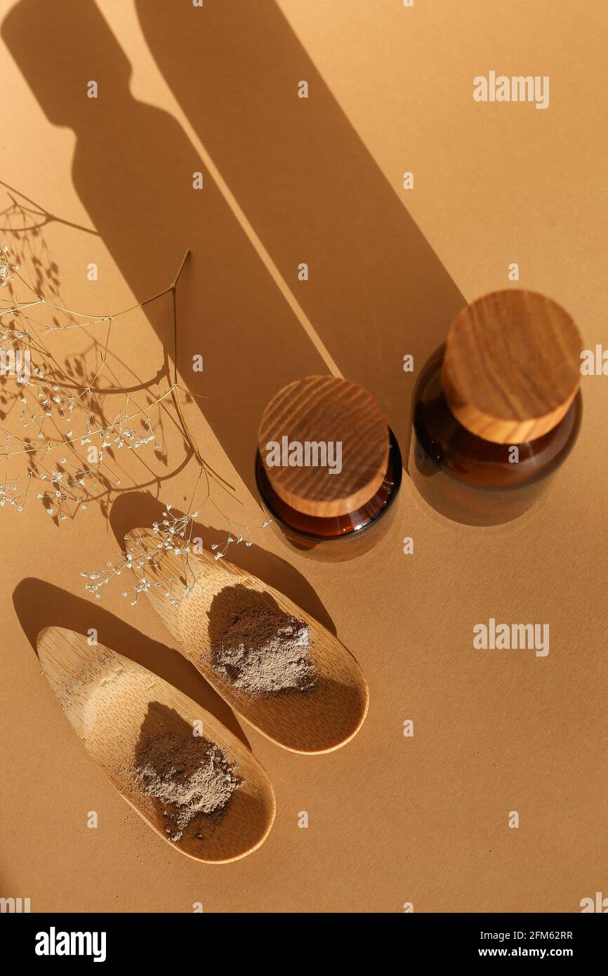 Ayurvedische Gesichtsmaske mit Gram-Mehl-Besan, Haldi-Milch-Ubtan, Peeling Stockfoto