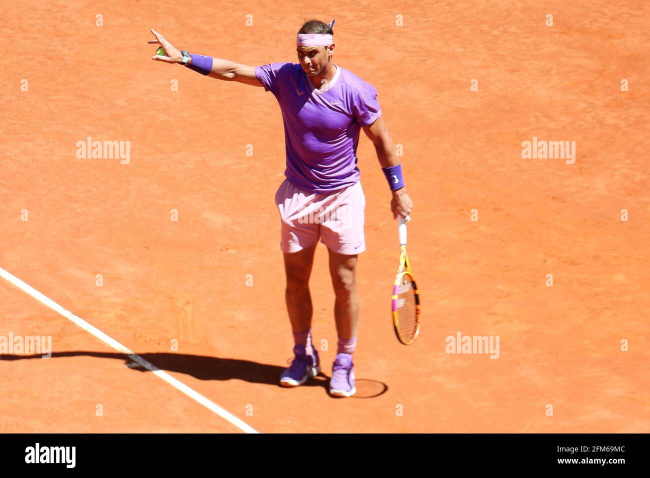 Rafael Nadal aus Spanien während der Mutua Madrid Open 2021, Masters 1000 Tennisturnier am 6. Mai 2021 in La Caja Magica in Madrid, Spanien - Foto Laurent Lairys /ABACAPRESS.COM Stockfoto