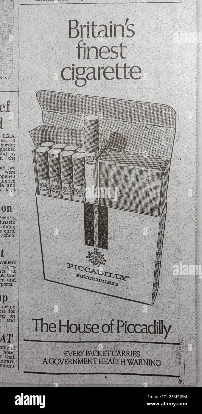 Anzeige für Piccadilly-Zigaretten in der Tageszeitung Daily Express (Replik) am 1. Januar 1973. Stockfoto