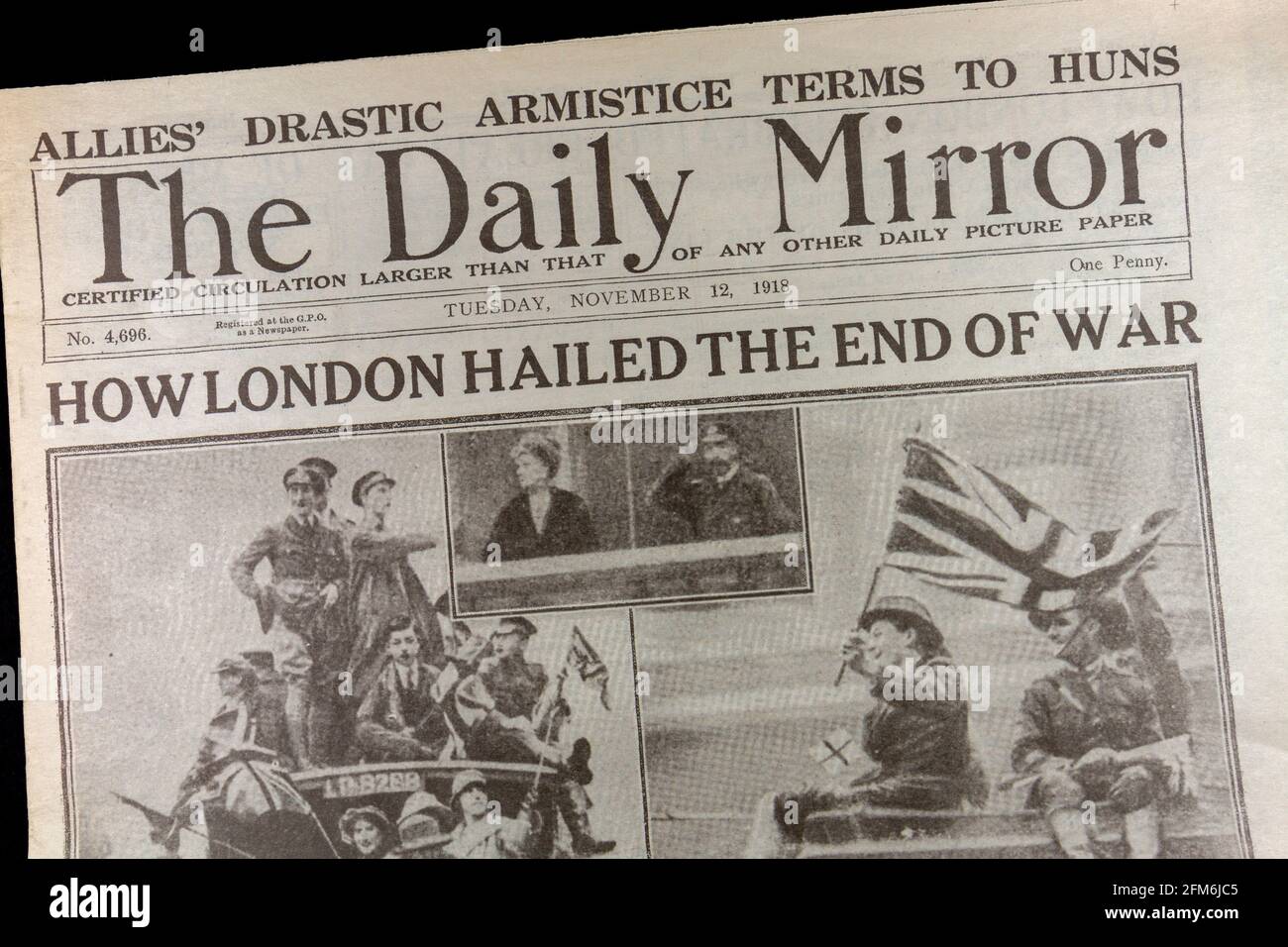 Titelseite der Tageszeitung Daily Mirror (Replik) am 12. November 1918 am Ende des Ersten Weltkriegs. Stockfoto
