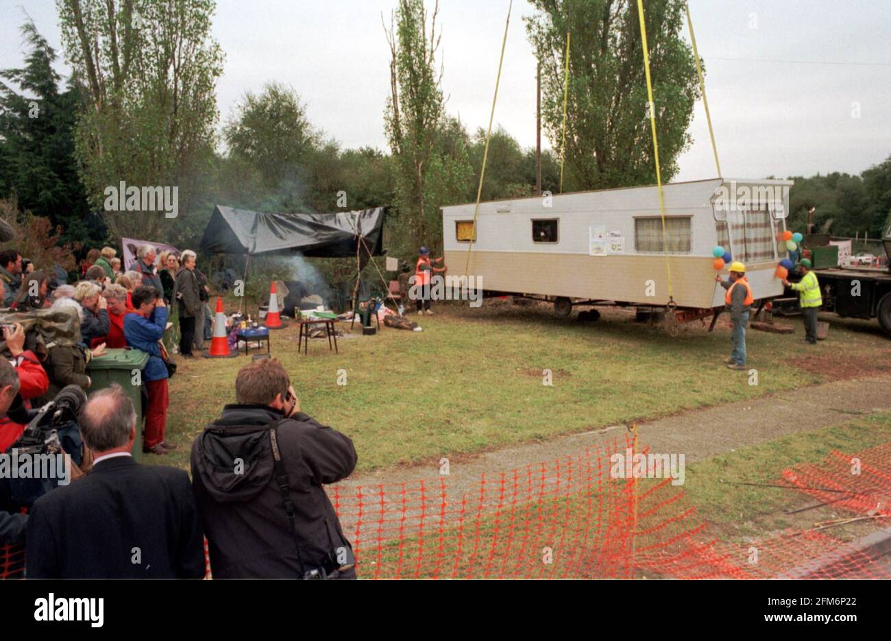 Die Frauen von Greenham Common ziehen nach 19 Jahren endlich weg, die Karawane wird schließlich entfernt Stockfoto