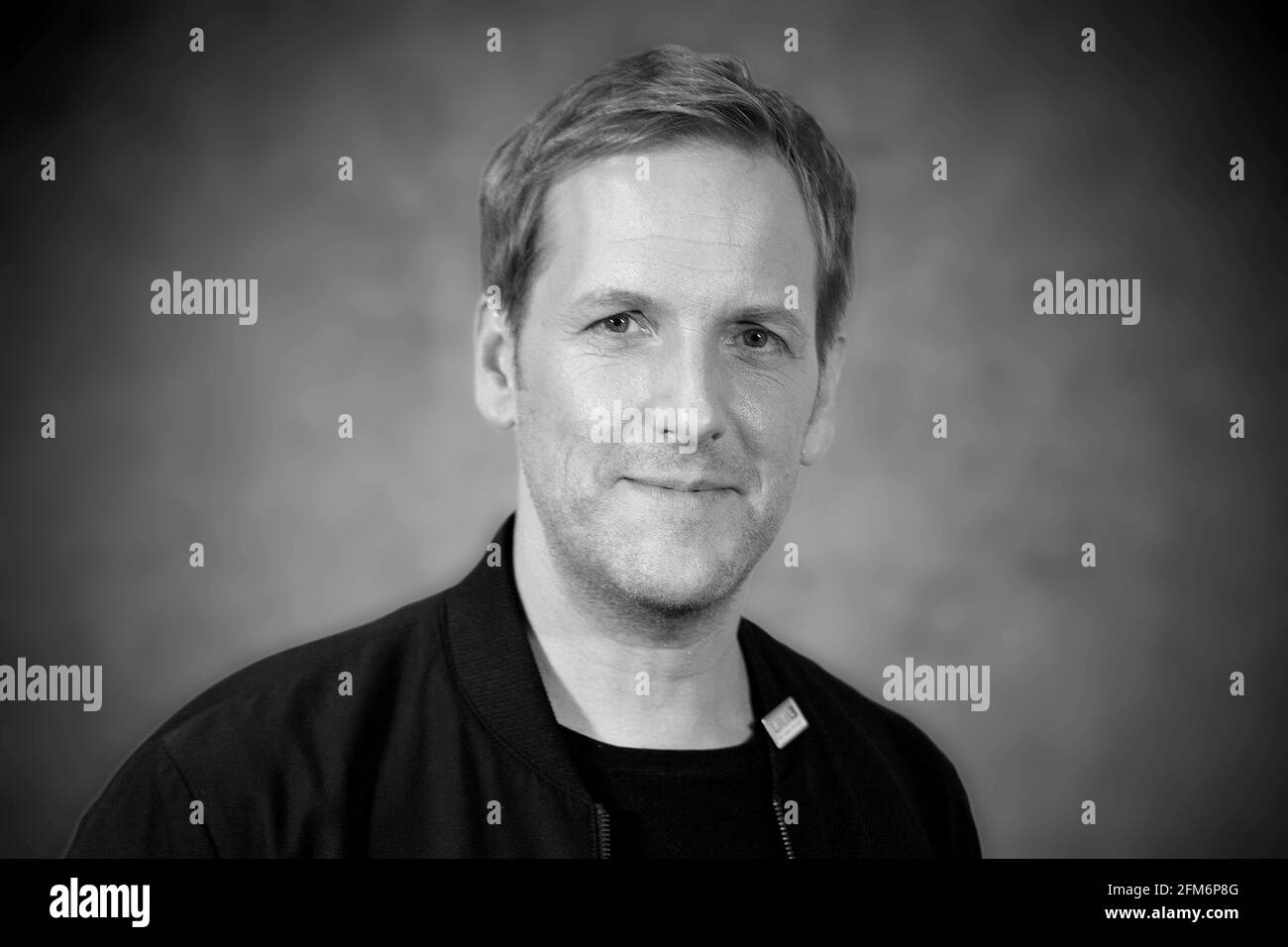 FOTOMONTAGE: Jan HAHN starb im Alter von 47 Jahren nach einer kurzen schweren Erkrankung. Archivfoto: Jan HAHN, Moderator, Portrait, portrvÉ¬ÉvÇ¬sst, Portrait, Zugeschnittenes Einzelbild, Einzelmotiv, 24. RTL Spendenmarathon „Wir helfen Kindern“, Fernsehen, 21.-22. November 2019. Vé¬ÇvÇ¬ weltweit Stockfoto