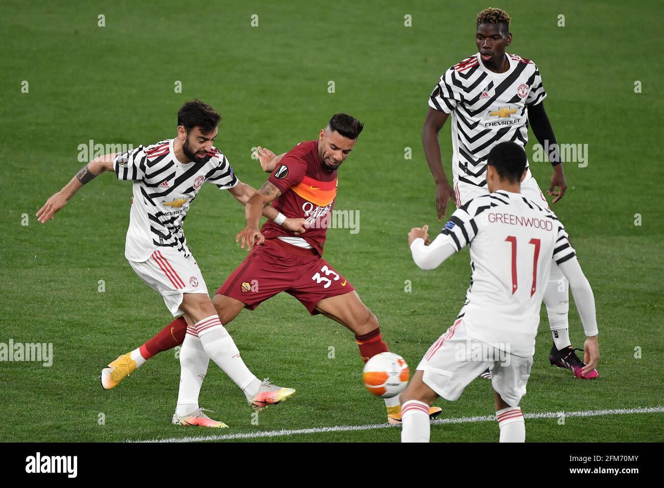 Rom, Italien. Mai 2021. Bruno Fernandes von Manchester United, Bruno Peres von AS Roma, Paul Pogba und Mason Greenwood von Manchester United treten beim Europa League-Halbfinale des 2. Legs-Fußballspiels zwischen AS Roma und Manchester United am 6. Mai 2021 im stadio Olimpico in Rom (Italien) um den Ball an. Foto Antonietta Baldassarre/Insidefoto Kredit: Insidefoto srl/Alamy Live News Stockfoto