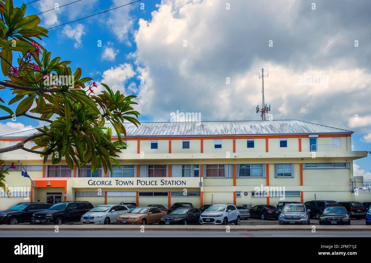 Grand Cayman, Cayman Islands, Juli 2020, Blick von außen auf die Polizeiwache von George Town Stockfoto