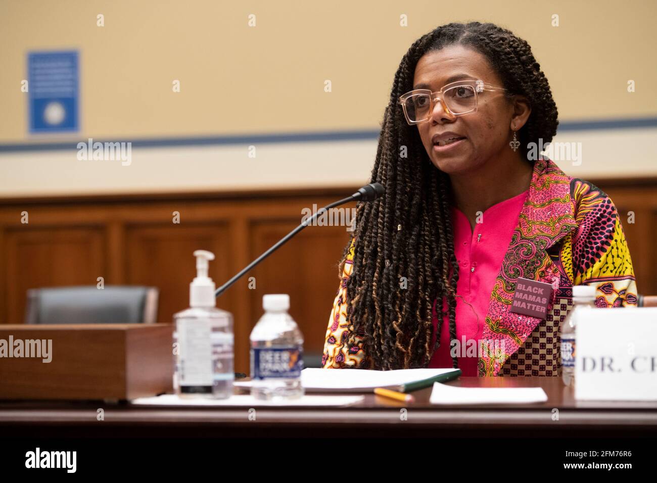 Joia Adele Crear-Perry, M.D., FACOG, Gründerin und Präsidentin von National Birth Equity Collaborative, erscheint am Donnerstag, den 6. Mai 2021, vor einer Anhörung des Ausschusses für Aufsicht und Reform des Repräsentantenhauses „Birthing while Black: Examining Americas Black Maternal Health Crisis“ im Rayburn House Bürogebäude in Washington, DC. Kredit: Rod Lamkey/CNP /MediaPunch Stockfoto