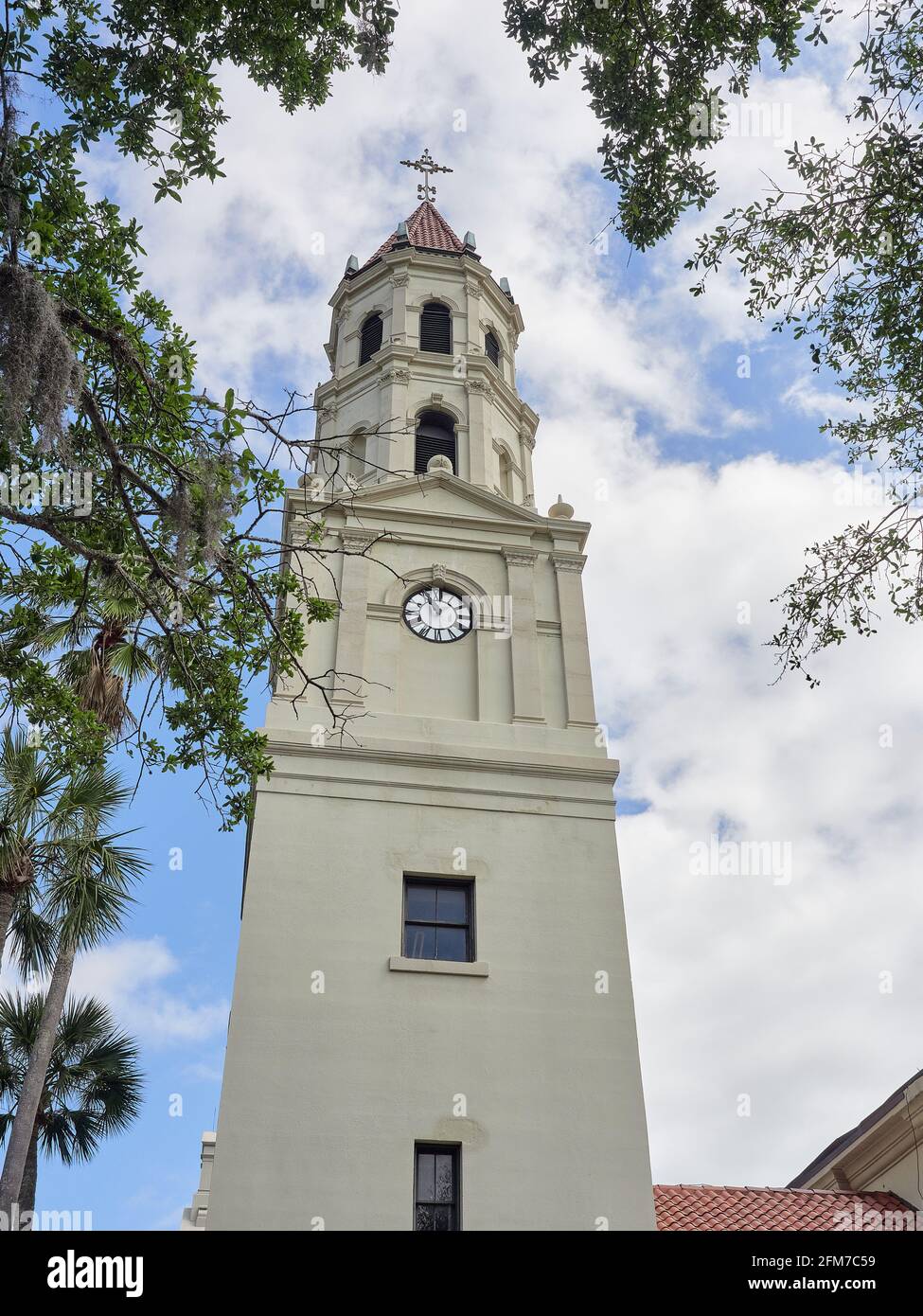 Der Glockenturm der Kathedrale von St. Augustine, der ältesten katholischen Gemeinde der USA, wurde in St. Augustine, Florida, gefunden. Stockfoto