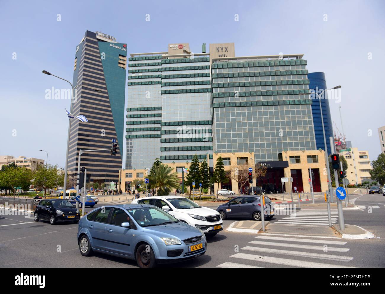 Der Levinstein Tower und das NYX Hotel in Tel-Aviv, Israel. Stockfoto