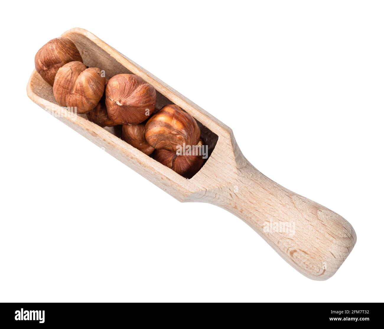 Draufsicht auf geschälte Haselnüsse in Holzschaufel Ausschnitt auf Weißer Hintergrund Stockfoto