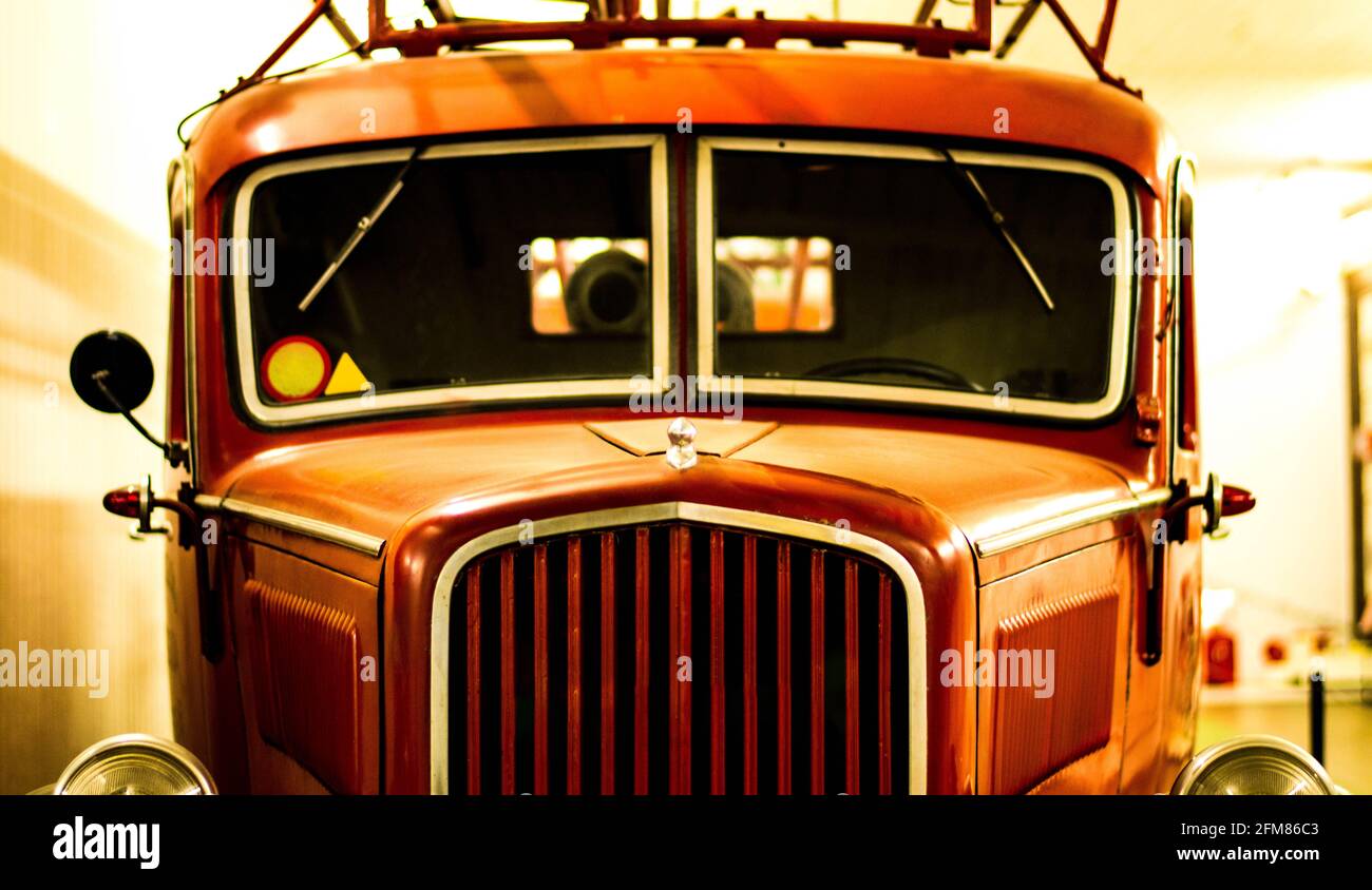 Vintage Feuerwehrauto. Feuerwehrmann Fahrzeug Retro Nahaufnahme Fotografie. Stockfoto