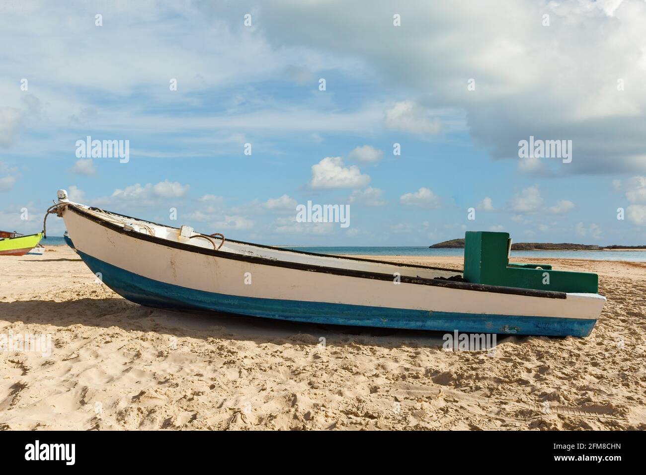 Bunte Fischerboote an der Küste von Dor Israel Stockfoto