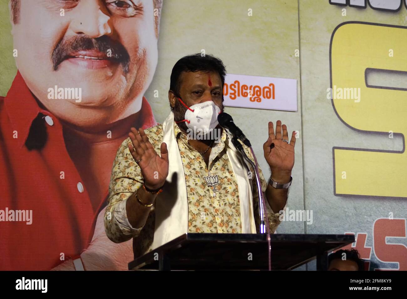 Thrissur, Kerala, Indien - 31-03-2021: Suresh Gopi Kandidat für BJP im Thrissur Bezirk Kerala auf der Bühne. Die Wahl der Legislativversammlung wird sein Stockfoto