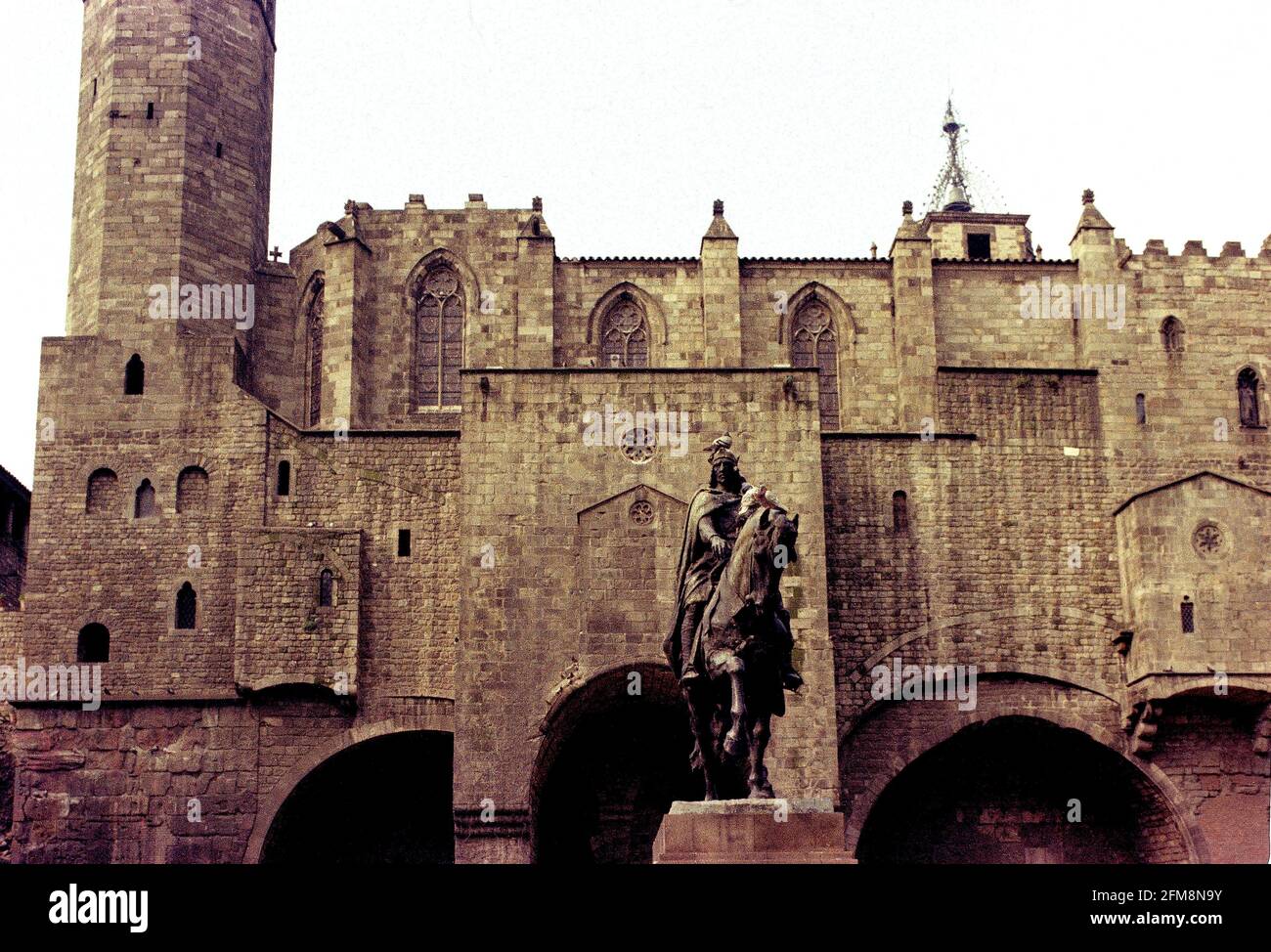 N- MURALLA ROMANA Y CAPILLA DE STA AGUEDA - FOTO AÑOS 80. ORT: CAPILLA DE SANTA AGATA. Barcelona. SPANIEN. Stockfoto